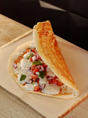 Dosa de Cebolla, Tomate y Queso