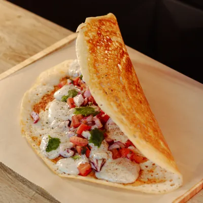 Dosa de Cebolla, Tomate y Queso